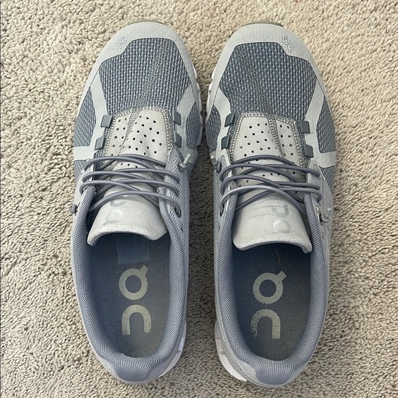 On Running Shoes - Woman’s On Running Cloud Running Sneaker Size 8